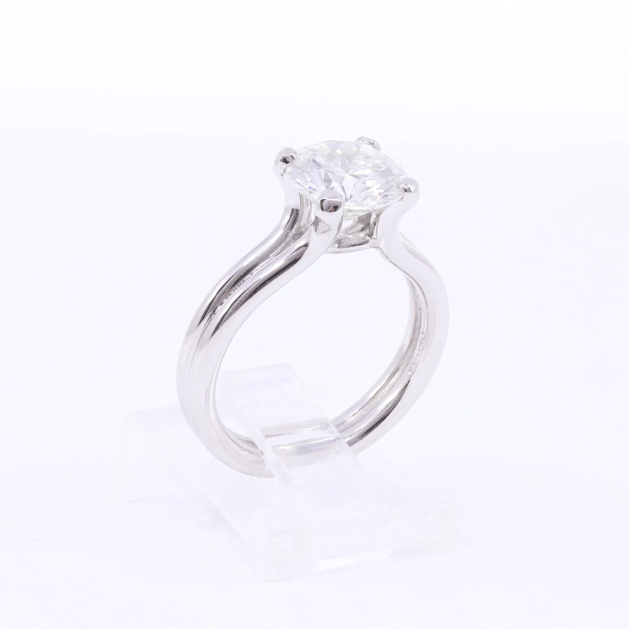 JON ANDERSON PLATINUM DIAMOND SOLITAIRE ENGAGEMENT RING WITH A 2.40CT ROUND BRILLIANT DIAMOND