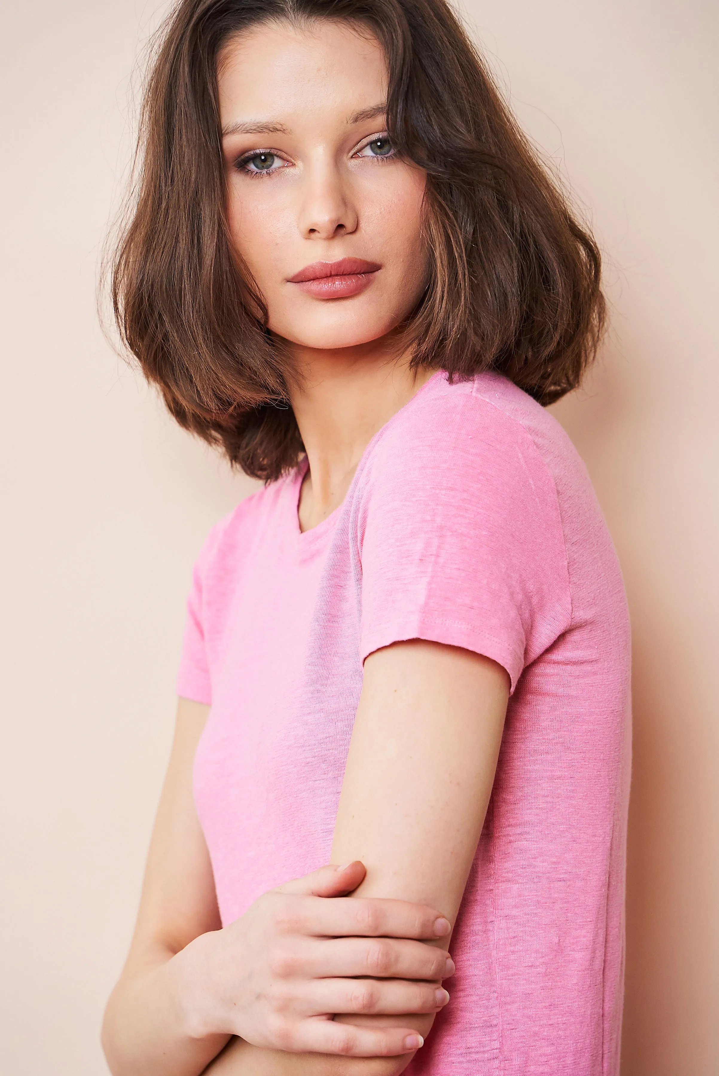 Majestic Stretch Linen Short Sleeve Crewneck in Candy Pink