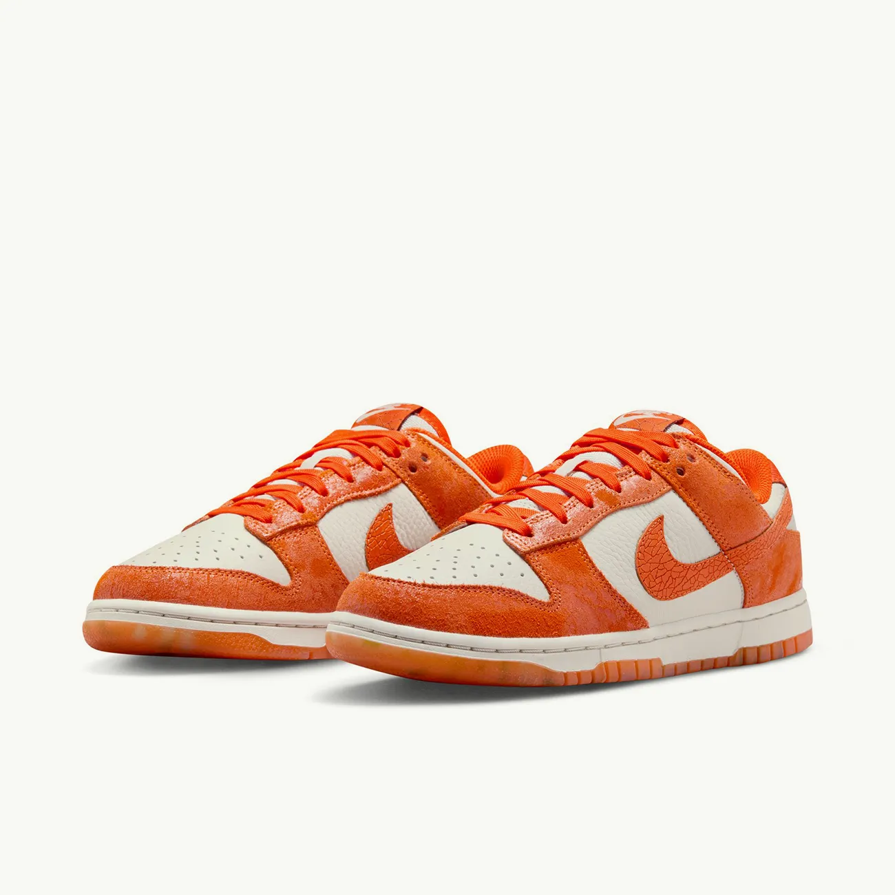 WOMENS DUNK LOW LIGHT BONE SAFETY ORANGE LASER ORANGE