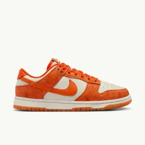 WOMENS DUNK LOW LIGHT BONE SAFETY ORANGE LASER ORANGE